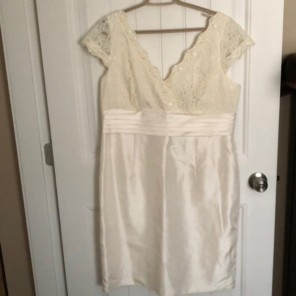NWT cream lace sleeveless knee length dress